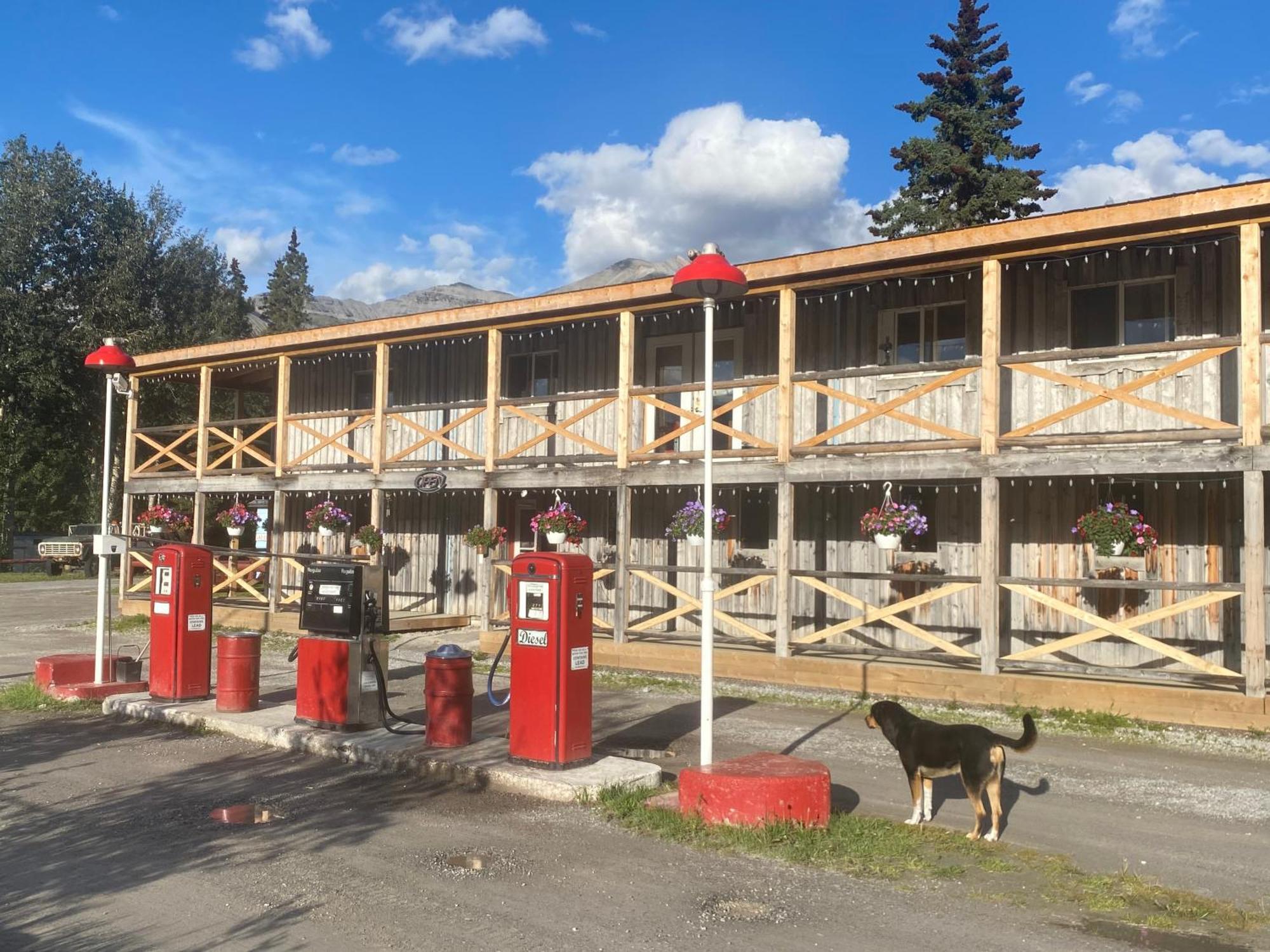 Double G Service Muncho Lake Extérieur photo